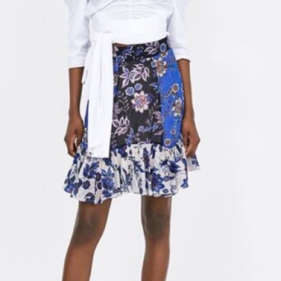 Zara Dresses & Skirts - EUC Zara printed ruffle skirt